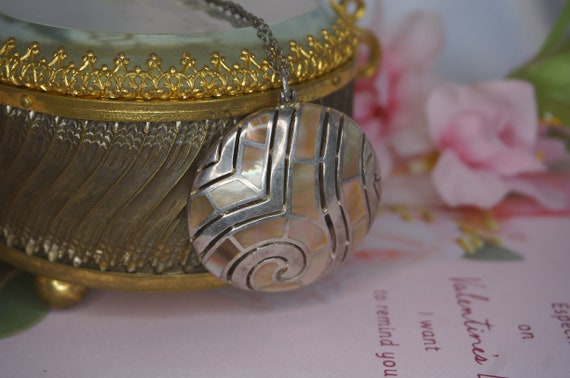 Superbe Collier Vintage Pendentif Nacre Abalone - Bijou Rétro, état Impeccable