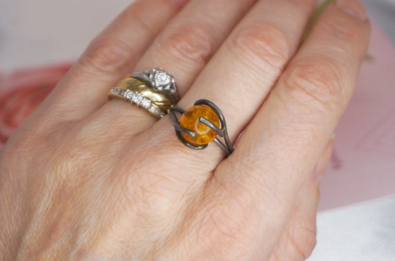 Vintage silver ring with large round amber bead, … - image 6