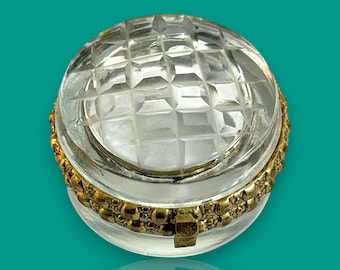 Vintage Style Clear Glass Pill Box with Gilded Metal Mounts –  Trinket or Snuff Box - Diameter: 1.6 inch / 3.2cm. Height 0.9 inch  / 2.4 cm