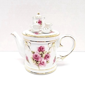 RARE Fielder Keepsakes Whimsical Teapot/Porcelain/Pink Roses/Gold Trim/Mini 3D Tea Set On Lid/Teapot/Collectible/Whimsical Teapot/Floral