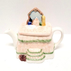 Small Figural Teapot Vanity Dresser/Mirror/Mercuries Company/Pink/Green/White/Ceramic/Teapot/Mini Teapot/Vanity/Dresser/Teapot/Tea