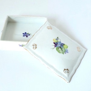 Vintage Floral Porcelain Trinket Box/Gold Trim/Numbered Takiro Japan/Purple Blue Flowers/Hand Painted/Keepsake Box/Jewelry Box/Flowers