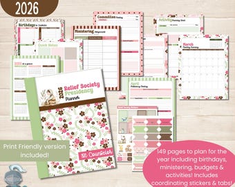 Op de afbeelding: Een 2026 Relief Society Presidency Planner met een bloemenontwerp, inclusief bijpassende stickers en tabbladen. De planner bevat pagina's voor verjaardagen, bediening, budgetten en activiteiten. De omslag heeft de tekst "Relief Society Presidency Planner" en "1st Counselor".
