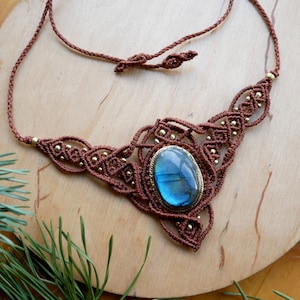 Collar of labradorita macrame