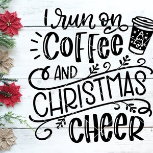 I Run on Coffee and Christmas Cheer SVG PNG DXF | Christmas Cheer-svg | Kerstbestand knippen | Kerstshirt, png | Cricut-svg | Silhouet