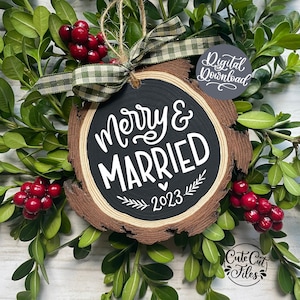 Fröhlich und verheiratet 2023 SVG PNG DXF | Fröhlich und verheiratet Ornament Cut File | First Christmas Married 2023