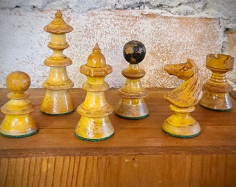 Loquens Agni (Spielmann’s Lambs); Austrian Coffee House Chess Set, c.1930