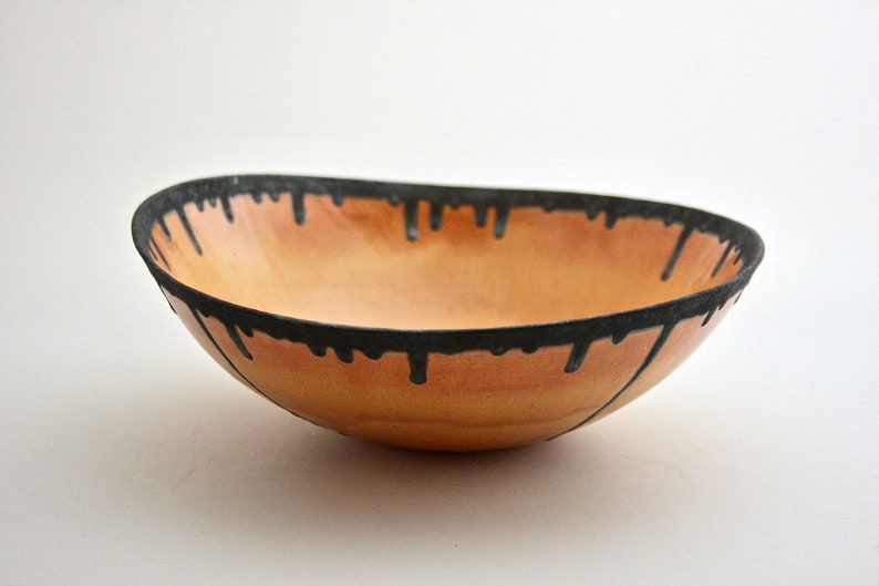 HandBuiltCeramicBowl ContemporaryCeramics DecorativeCeramics ArtisticServingBowl CeramicSaladBowl VibrantOrangePottery UniquePotteryBowl imagem 5