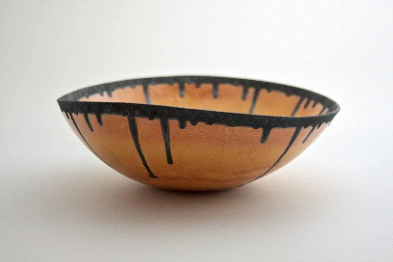 HandBuiltCeramicBowl ContemporaryCeramics DecorativeCeramics ArtisticServingBowl CeramicSaladBowl VibrantOrangePottery UniquePotteryBowl imagem 8