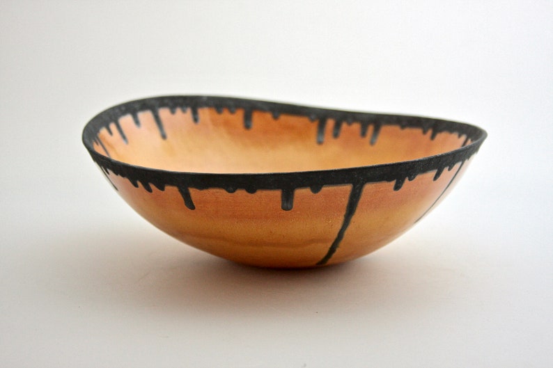 HandBuiltCeramicBowl ContemporaryCeramics DecorativeCeramics ArtisticServingBowl CeramicSaladBowl VibrantOrangePottery UniquePotteryBowl imagem 9