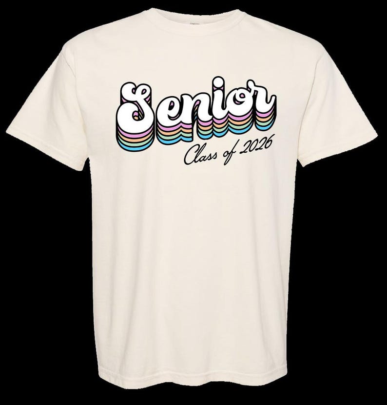 Vibraciones de la Clase 2026: ¡Celebra tu último año con estilo! Último año, Diseño personalizado, Color cómodo, Graduación, Último año, Camiseta de último año, Camisa de último año imagen 7