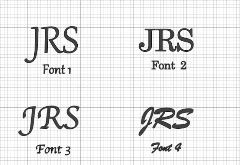 Pu&ograve; includere: Quattro diversi stili di carattere che mostrano le iniziali "JRS" sono mostrati su uno sfondo a griglia. Ogni stile &egrave; etichettato "Font" seguito da un numero, mostrando variazioni nel design delle lettere per la personalizzazione.