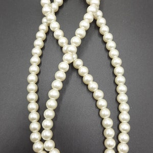31 Inch Freshwater Pearl Strand: 8mm White Round Gemstone Beads