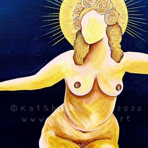 K&ouml;nnte beinhalten: Ein Gem&auml;lde einer nackten Frau mit einem goldenen Heiligenschein und einer Rosenkrone. Die Frau ist in voller Figur dargestellt und steht mit ausgestreckten Armen. Der Hintergrund ist dunkelblau.