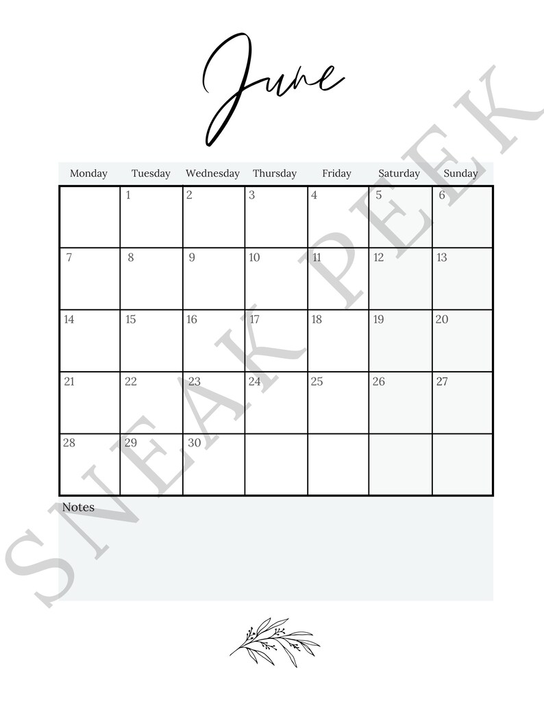 Peut inclure: Un calendrier imprimable de juin avec un design simple. Le calendrier a un fond bleu clair avec du texte et des chiffres noirs. Les jours de la semaine sont list&eacute;s en haut, et les chiffres de 1 &agrave; 30 sont list&eacute;s en rang&eacute;es en dessous. Le mot "juin" est &eacute;crit en cursive en haut du calendrier.