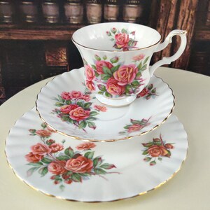 ROYAL ALBERT, Teetasse und Untertasse, CENTENNIAL Rose, Weihnachtsgeschenk