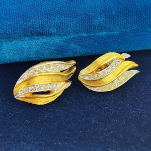 Vintage Rhinestone Clip On Earrings: Gold Tone Holiday Jewelry