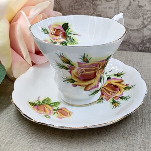 Vintage Teetasse, ROYAL ALBERT, Teetasse und Untertasse, Sweetheart Rosen