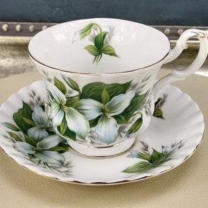 Royal Albert Trillium Tea Cup and Saucer Set