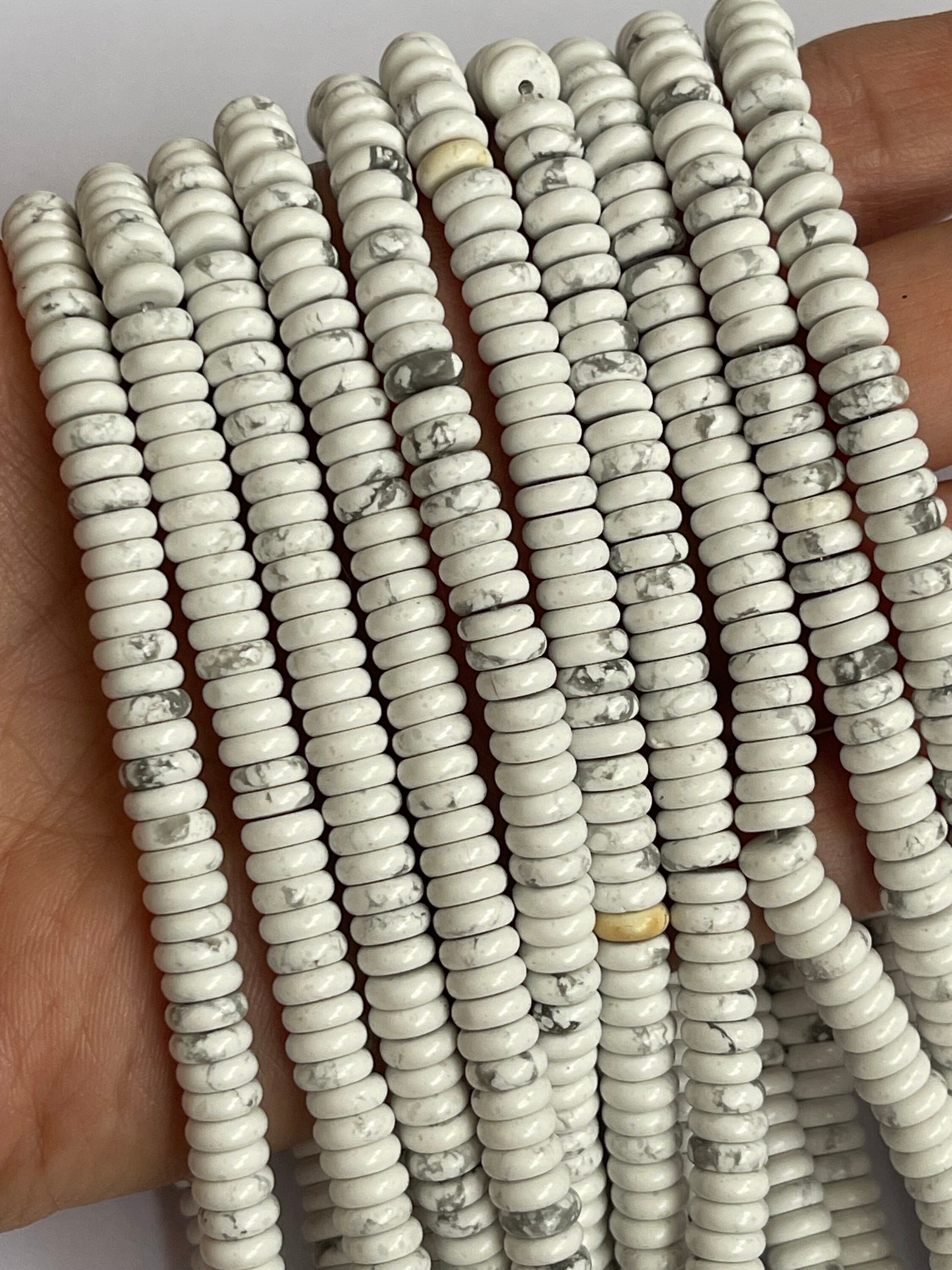 NBEADS Kit Perline Heishi - 219 Pezzi In Howlite Sintetica E Ottone, Per Creazione Gioielli - 2
