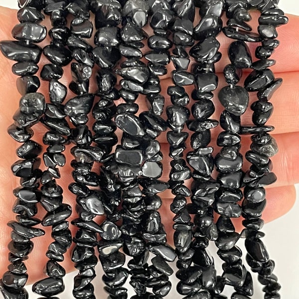 Perles fragmentées d'obsidienne noire : environ 5-8 mm, perles de forme libre, perles fragmentées, perles d'obsidienne noire 1 rang 32 po.