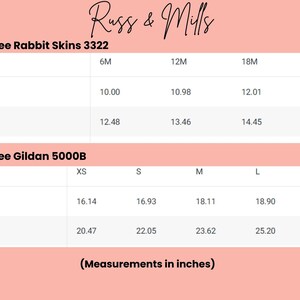 K&ouml;nnte beinhalten: Gr&ouml;&szlig;entabelle f&uuml;r Baby- und Kinder-T-Shirts. Die Tabelle zeigt die Breite und L&auml;nge in Zoll f&uuml;r verschiedene Gr&ouml;&szlig;en. Die Gr&ouml;&szlig;en f&uuml;r Baby-T-Shirts sind 6M, 12M, 18M und 24M. Die Gr&ouml;&szlig;en f&uuml;r Kinder-T-Shirts sind XS, S, M, L und XL.
