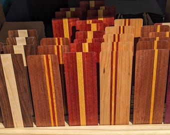 Marcador de madera hecho a mano