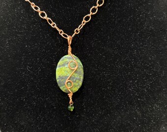 Dual sided green Kaolinite stone with differing copper wire loops necklace