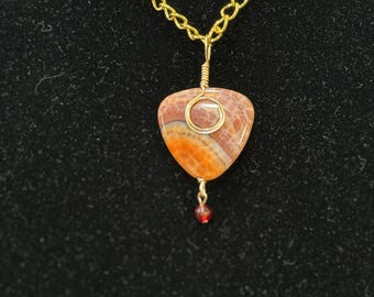 Snake skin triangle shape agate accented by gold hand shaped wire loops necklace