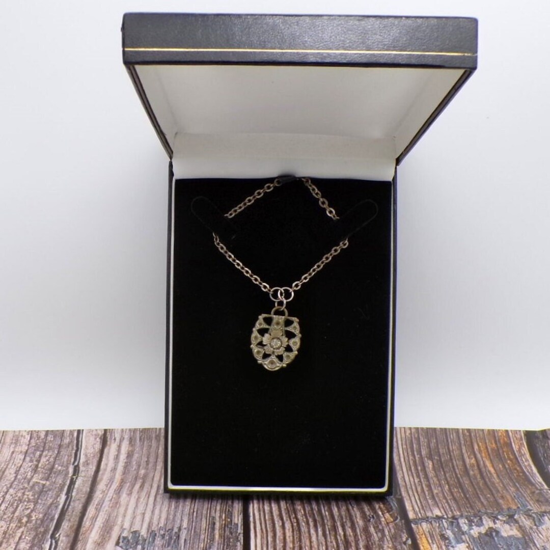 Vintage Silver-tone Flower Pendant Necklace - 23 Inch Chain - Etsy