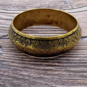 Vintage Metall Armreif mit schönen Blumenmustern