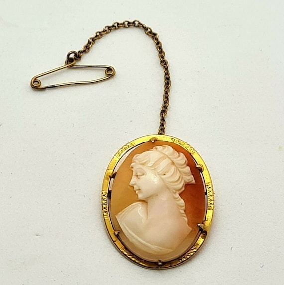 【アンティーク】9金刻印 シェルカメオブローチ英国製、逸品！ 最終価格、匿名発送 9カラットゴールド彫刻シェルカメオブローチ、安全チェーン付き