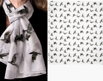 Sciarpa corvo una sciarpa gotica in chiffon di poliestere con corvi volanti in stile acquerello, regalo corvo, accessorio corvo