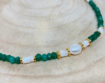 Collier ras du cou perles facettées de Jade  vert et perle de culture d’eau douce