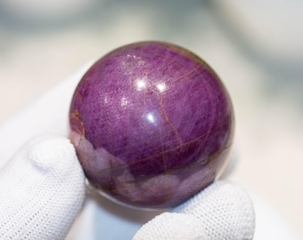 Esfera de rubí rojo intenso: cristal curativo natural