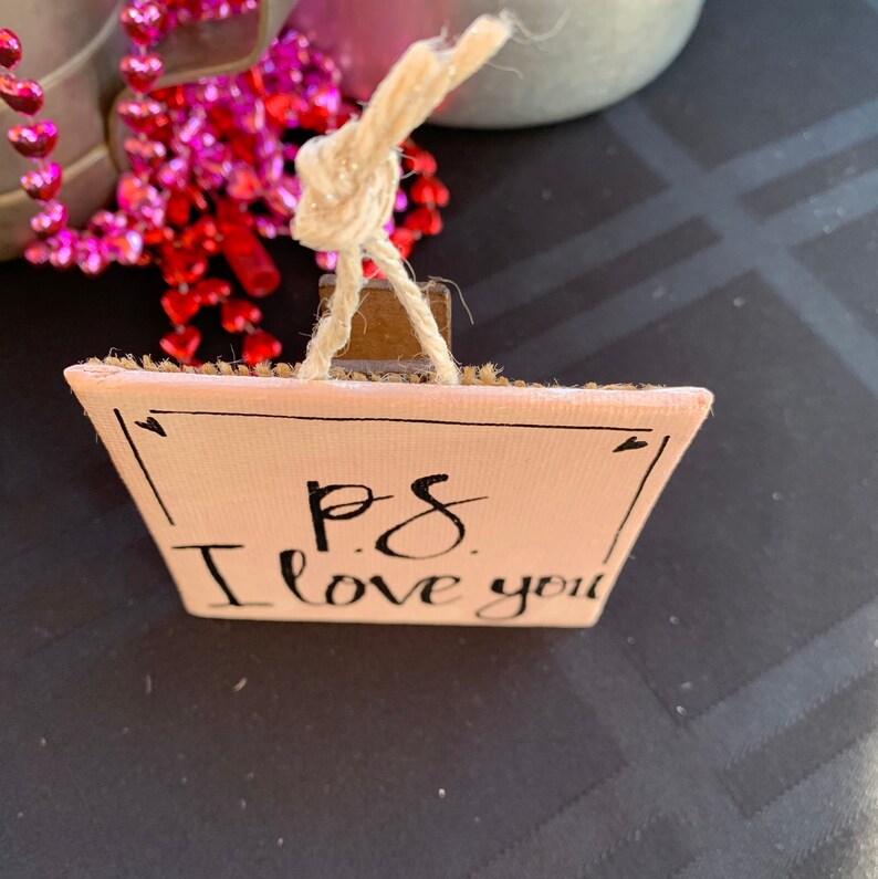 Love Mini Pink canvas wattached clip-stand-hanger tiered tray