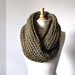 CROCHET PATTERN // The Evergreen Scarf // Easy Crochet Pattern // Instant Download PDF Instruction in English // Double Loop Infinity Scarf