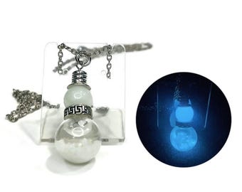 Christmas Snowman Water Snow Globe Glow in the Dark Pendant Necklace