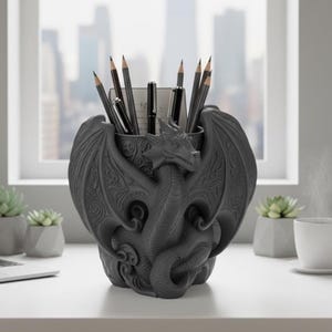 Dragon pennenhouder bureauorganizer | Keltisch-gotische potloodbeker | Fantasie bureauaccessoire | 3D-geprint DnD-kantoordecor | Middeleeuws drakencadeau afbeelding 4