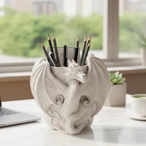 Dragon pennenhouder bureauorganizer | Keltisch-gotische potloodbeker | Fantasie bureauaccessoire | 3D-geprint DnD-kantoordecor | Middeleeuws drakencadeau afbeelding 3