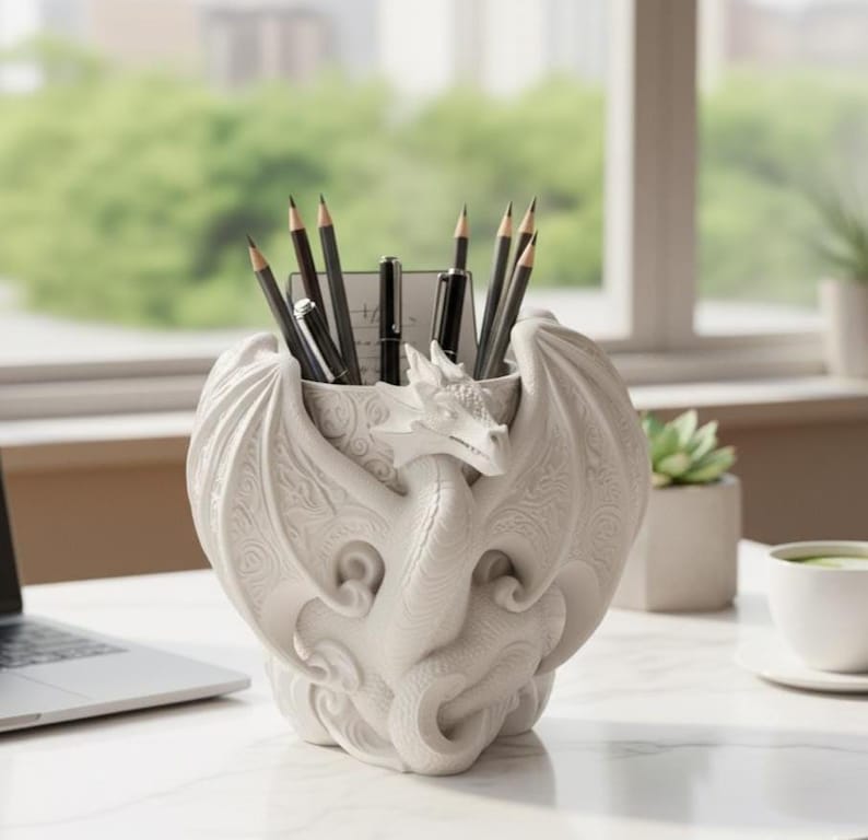 Dragon pennenhouder bureauorganizer | Keltisch-gotische potloodbeker | Fantasie bureauaccessoire | 3D-geprint DnD-kantoordecor | Middeleeuws drakencadeau afbeelding 3