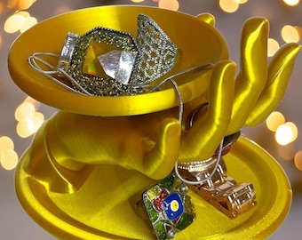 Hand mit Tablett Schmuckhalter: Moderner Ring und Armband Organizer