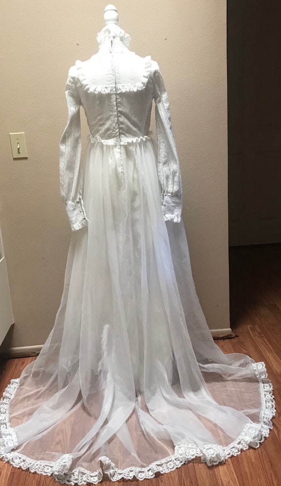 Vintage 1970's wedding dress - image 8