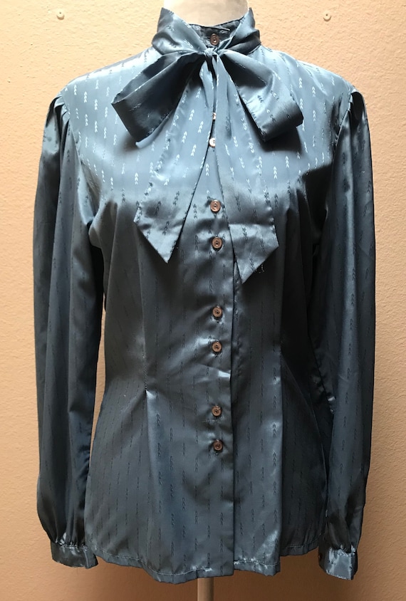 Vintage 1970's blue pussy bow blouse