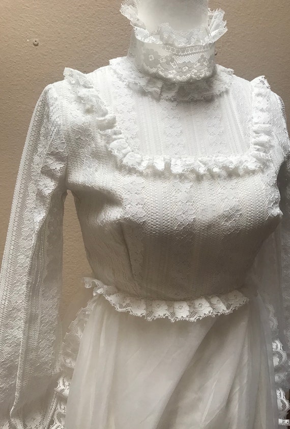 Vintage 1970's wedding dress - image 5