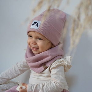 Set of hipster beanie and loop rib jersey