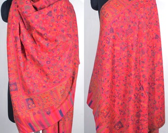 ピンクのカニ織り大判ショール（100 x 200 cm）。ハンドメイドの