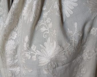Off-White Scarf with White Floral Crewel Embroidery. Pure Pashmina Shawl. Handmade Embroidered Wrap. Made in Kashmir Gift for Her 95x195cm