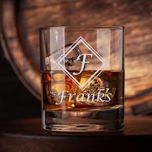 Vaso de whisky Old Fashioned de 11 oz con base gruesa, grabado personalizado con nombre e inicial, vaso de whisky doble, vaso personalizado