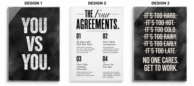K&ouml;nnte beinhalten: Drei rechteckige Wandbilder. Design 1 zeigt wei&szlig;en Text auf schwarzem Hintergrund mit der Aufschrift YOU VS YOU. Design 2 hat einen wei&szlig;en Hintergrund mit schwarzem Text, der The Four Agreements und vier Prinzipien auflistet. Design 3 zeigt durchgestrichenen Text.